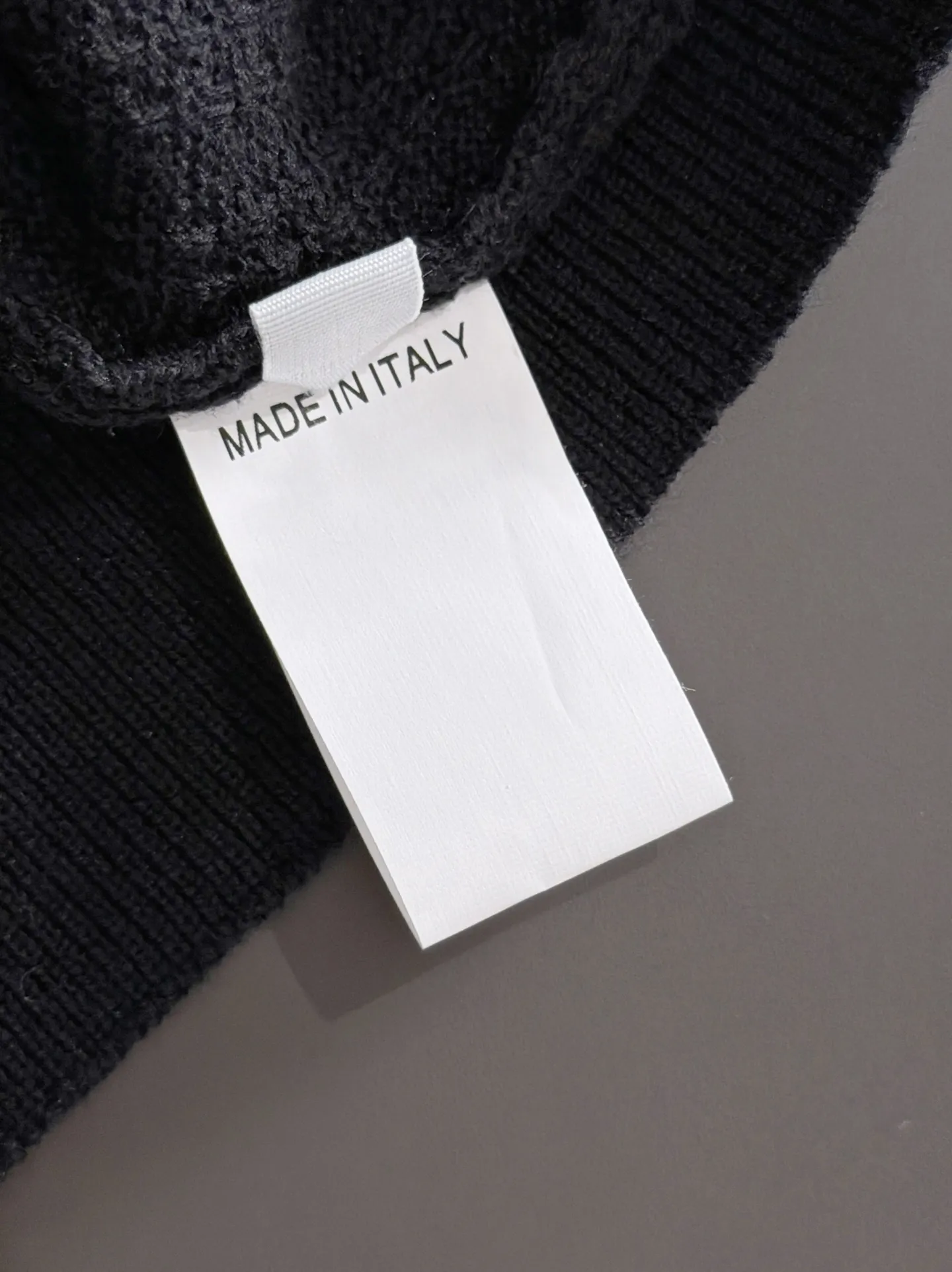 Next day shipment BC high quality-Brunello Cucineli 26ss New Arrival men's short-sleeved T-shirt. Like LP, it belongs to the same old-money style top brand. New Arrival is a top-notch brand. New Arrival Original men's casual short-sleeved. Made of combed cotton yarn knitted cotton-like fabric. Exclusive Premium custom-controlled raw materials. It feels substantial when weighed. The upper body is also more textured than ordinary T-shirts. Fashionable Versatile Hot Sale, skin-friendly and comfortable to wear, premium boutique, exquisite workmanship from Factory, great upper body, essential item for men, complete with three standards Sizes M-3XL